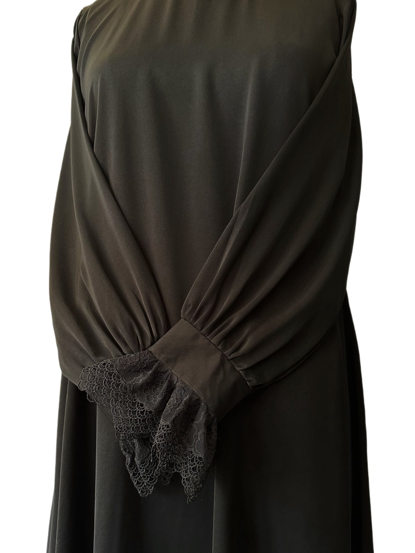 Basic Lacey Cuffs Abaya